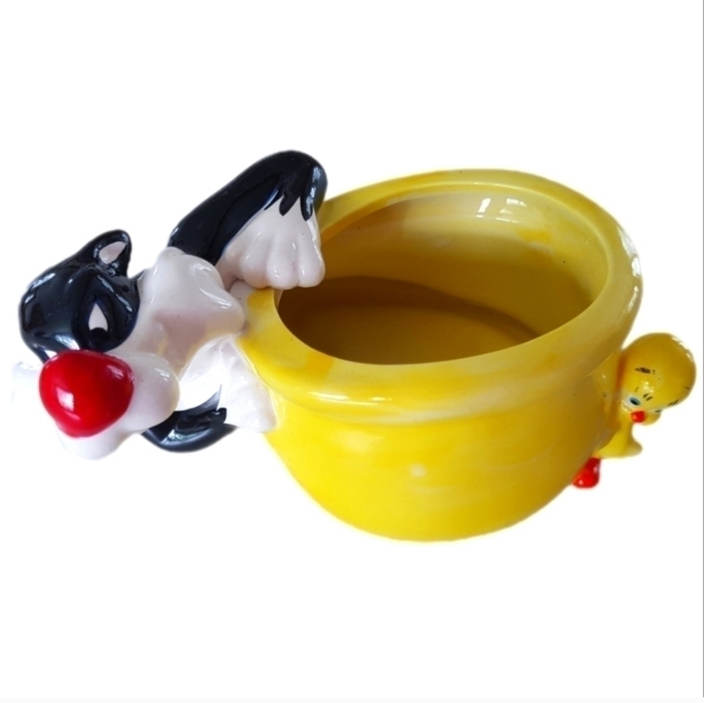✨ Host Pick ✨ Vintage Tweety and Sylvester Cat Grass Planter